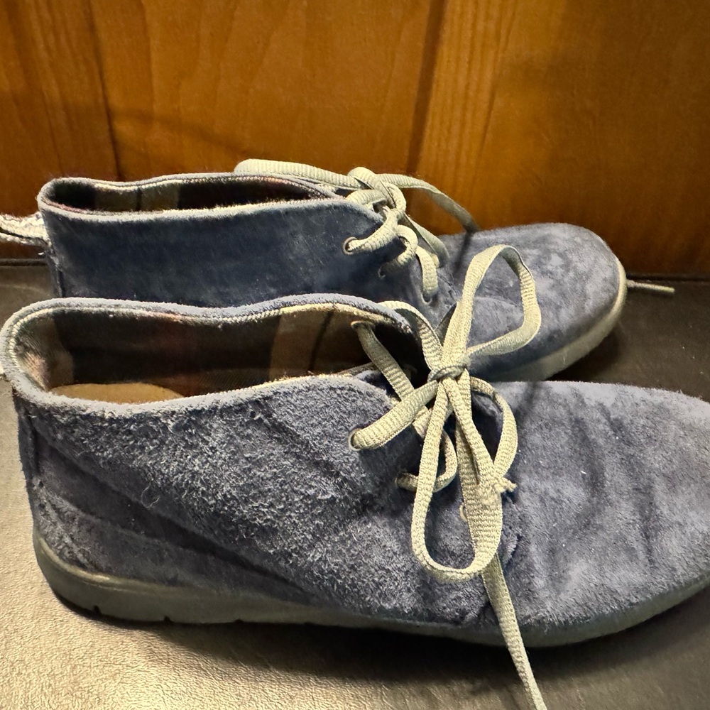 Ugg Sz 6 Chukka Blue Suede Lace Up Treadlight Wool Lining
